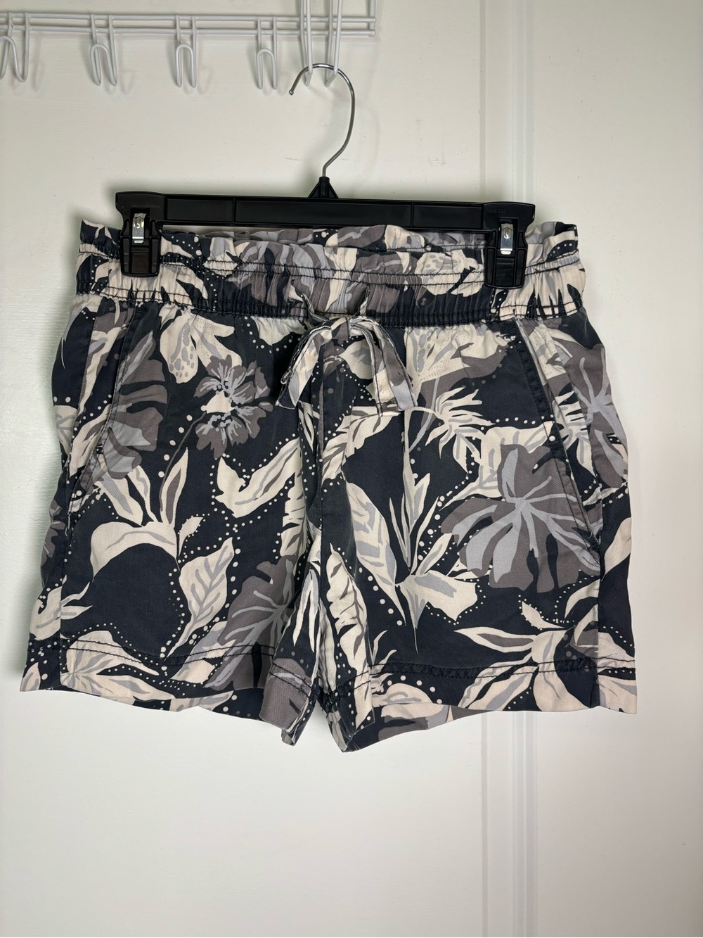 Cynthia Rowley Women’s tropical floral print shorts Elastic Paperbag Waist Small